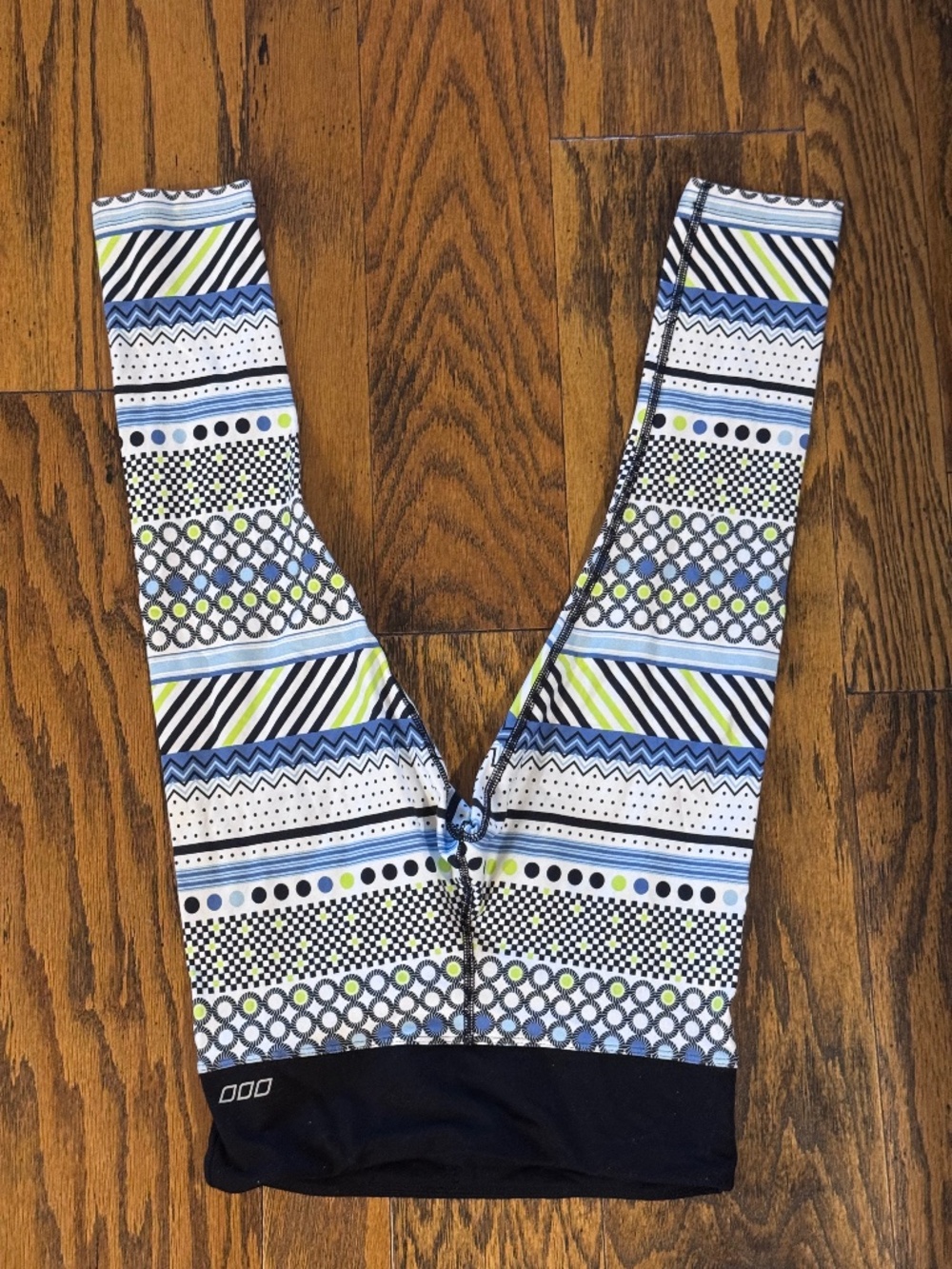 Preowned Women's Lorna Jane 3/4 Length Yoga pants White Green Blue Black